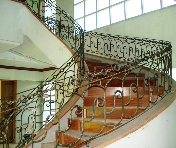 Cầu thang sắt nghệ thuật Vincome MDSVC2